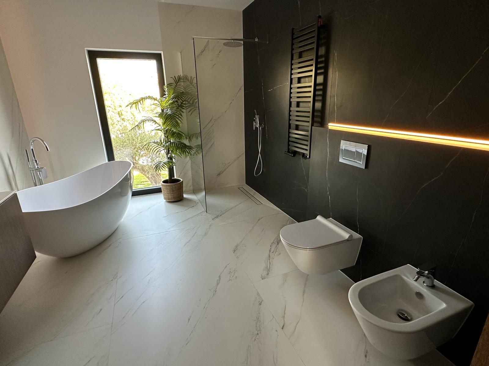  Chalet en venta con plusvillas -C121- Villas de 5 dormitorios en la Cumbre del sol con bonitas vistas al mar (Costa Blanca) 