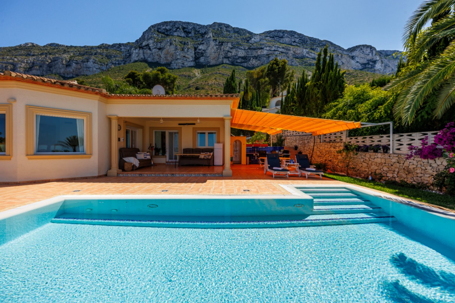  Chalet en venta directa con Plusvillas – C36305* – Villa con 3 dormitorios y 2 baños en Denia, (Costa Blanca), zona Montgo 
