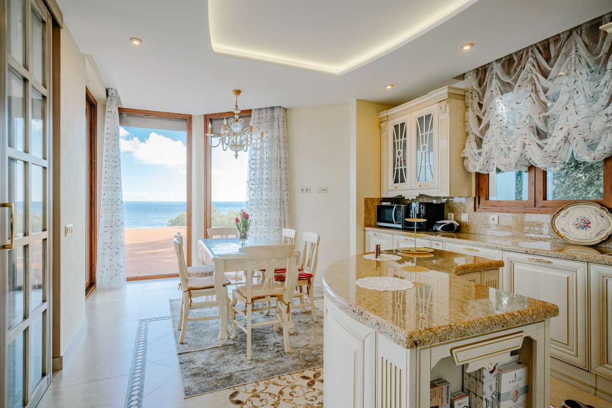  Chalet en venta directa con Plusvillas – C22035* – Villa con 5 dormitorios y 5 baños en Calpe, (Costa Blanca), zona Calpe 