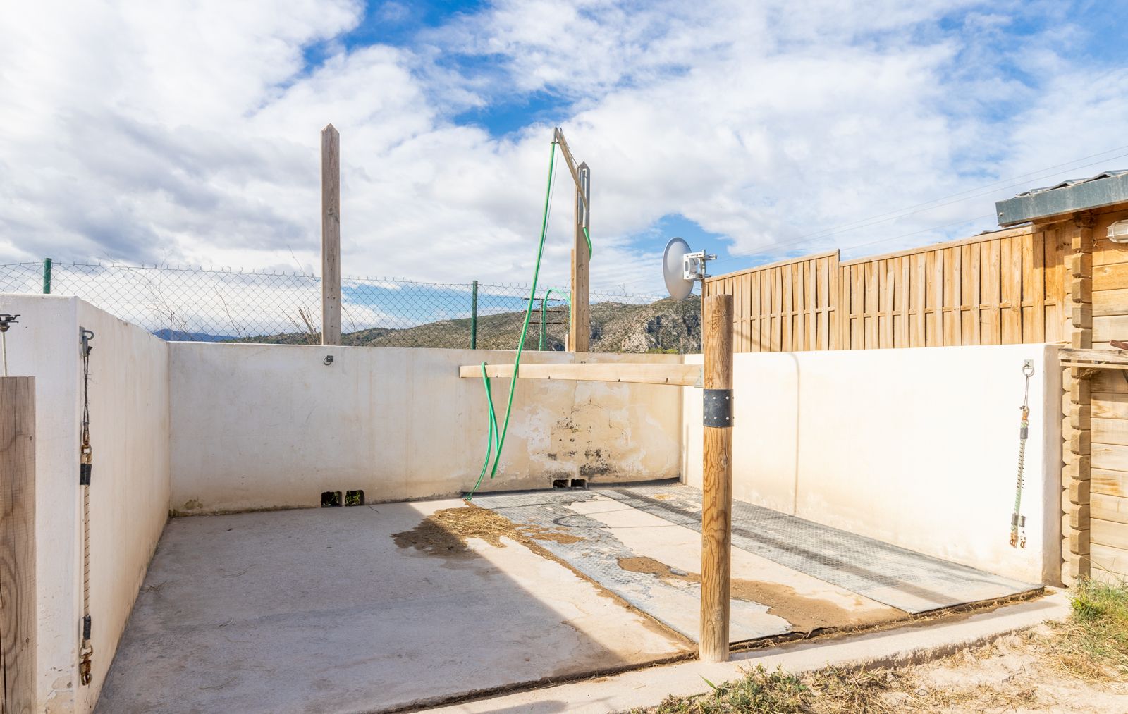  Chalet en venta directa con Plusvillas – C27018* – Villa con 2 dormitorios y 2 baños en Teulada, (Costa Blanca), zona Campo 