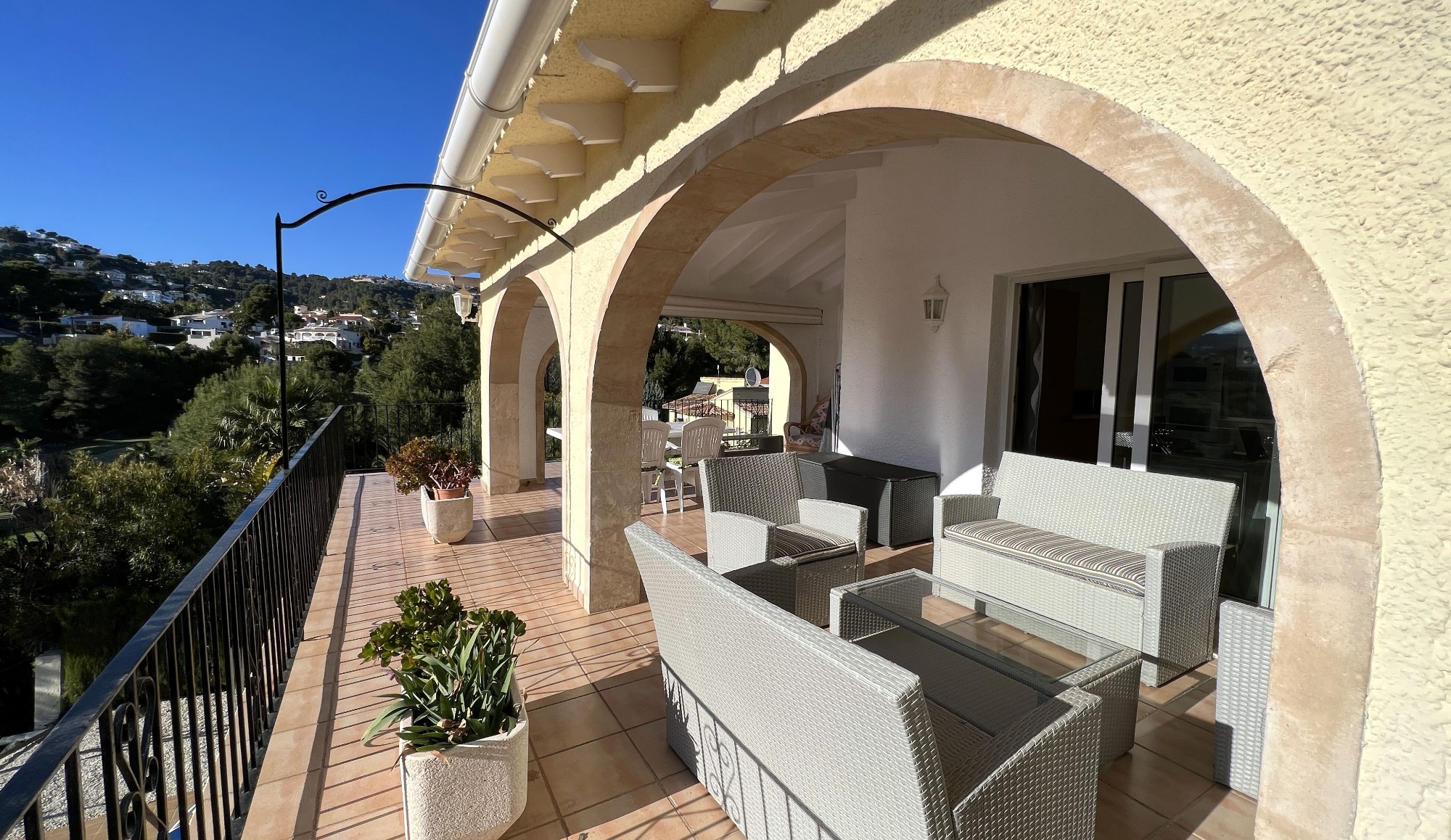  Chalet en venta directa con Plusvillas – C4103* – Villa con 6 dormitorios y 4 baños en Benissa Costa, (Costa Blanca), zona San Jaime 