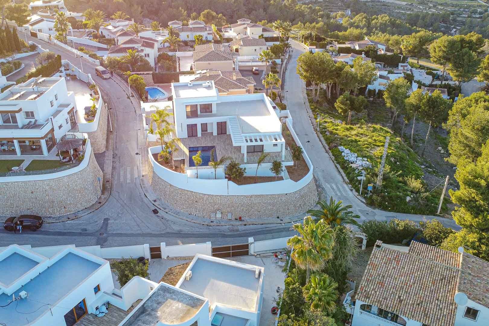  Villa en vente directe avec Plusvillas- C47*-Villa neuve avec 4 chambres et vue sur la mer à Moraira (Costa Blanca) 