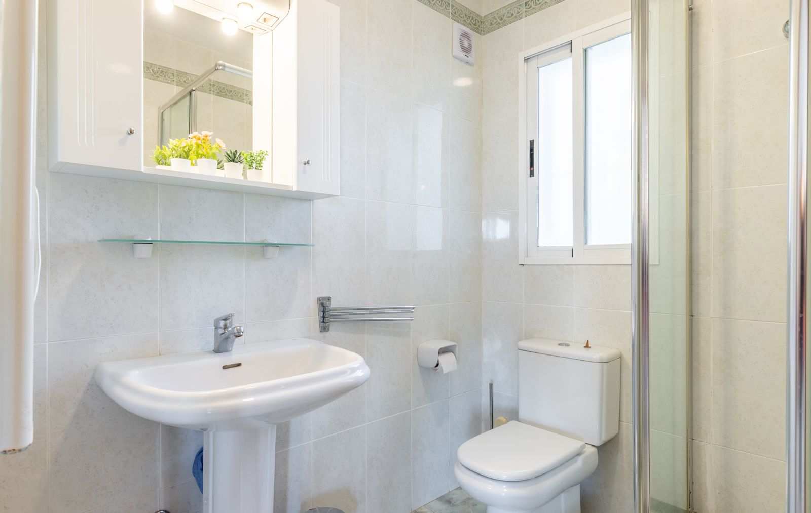  Chalet en venta directa con Plusvillas – C27022* – Villa con 4 dormitorios y 3 baños en Benitachell, (Costa Blanca), zona Cumbre del Sol 