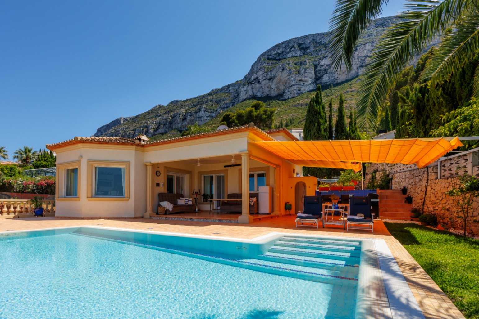  Chalet en venta directa con Plusvillas – C36305* – Villa con 3 dormitorios y 2 baños en Denia, (Costa Blanca), zona Montgo 