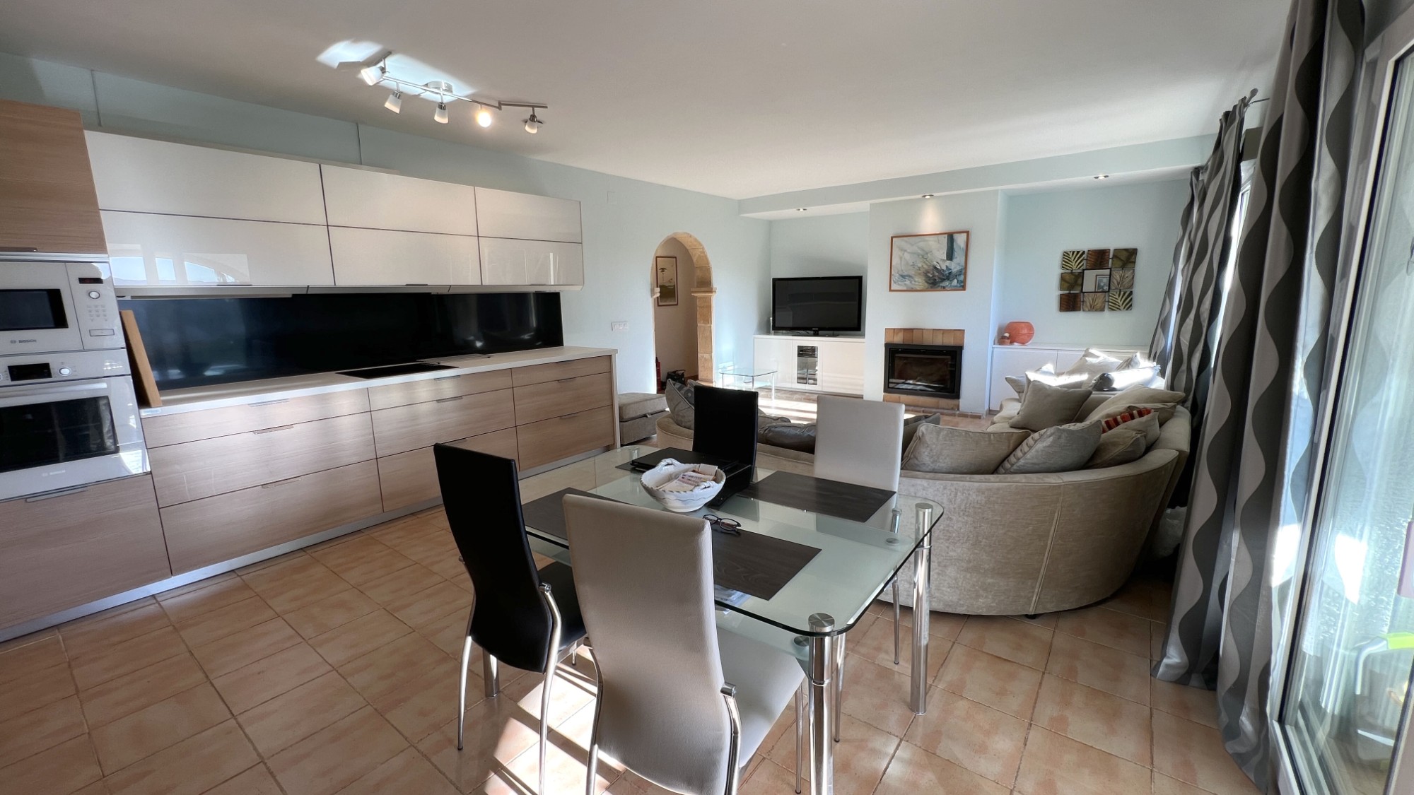  Chalet en venta directa con Plusvillas – C4103* – Villa con 6 dormitorios y 4 baños en Benissa Costa, (Costa Blanca), zona San Jaime 