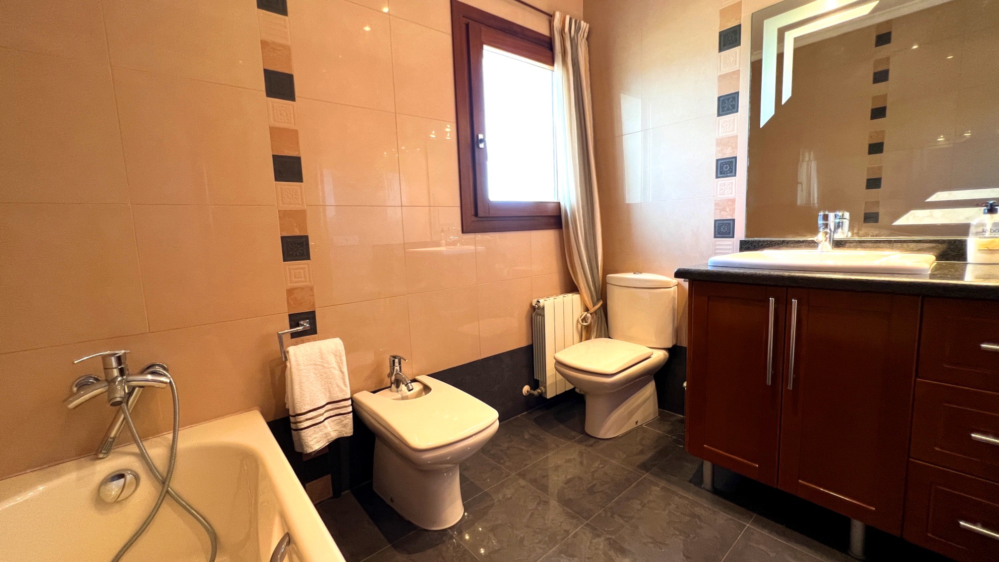  Chalet en venta directa con Plusvillas – C4166* – Villa con 6 dormitorios y 4 baños en Benissa Costa, (Costa Blanca), zona Baladrar 