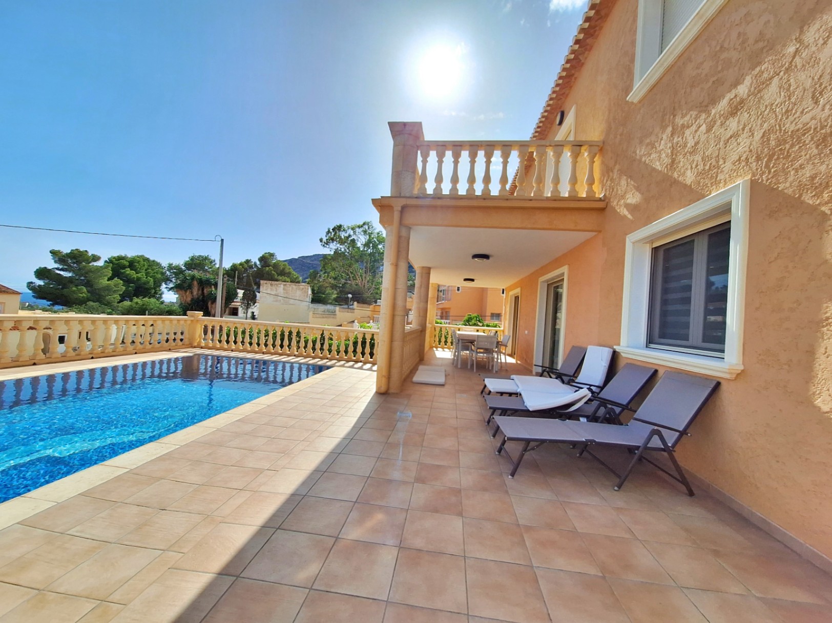  Chalet en venta directa con Plusvillas – C35041* – Villa con 6 dormitorios y 4 baños en Calpe, (Costa Blanca), zona Zona Residencial 