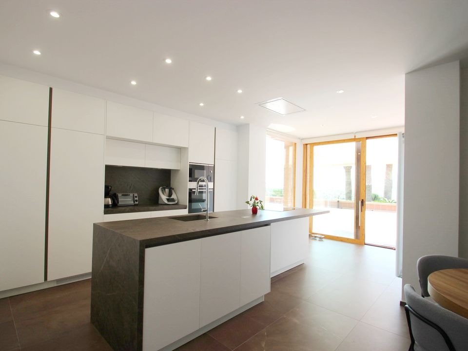  Chalet en venta directa con Plusvillas – C23088* – Villa con 5 dormitorios y 5 baños en Calpe, (Costa Blanca), zona Calpe 