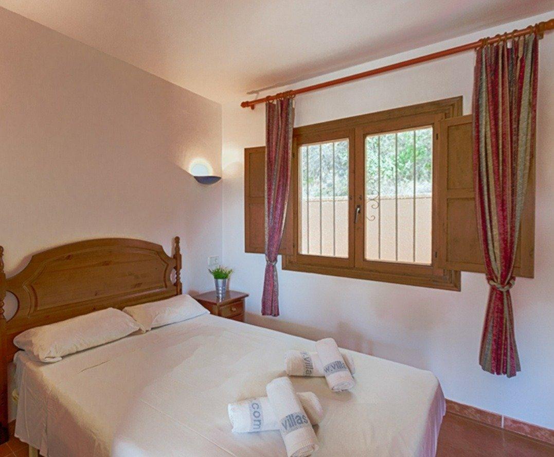 Chalet en venta directa con Plusvillas – C26041* – Villa con 3 dormitorios y 1 baños en Calpe, (Costa Blanca), zona  