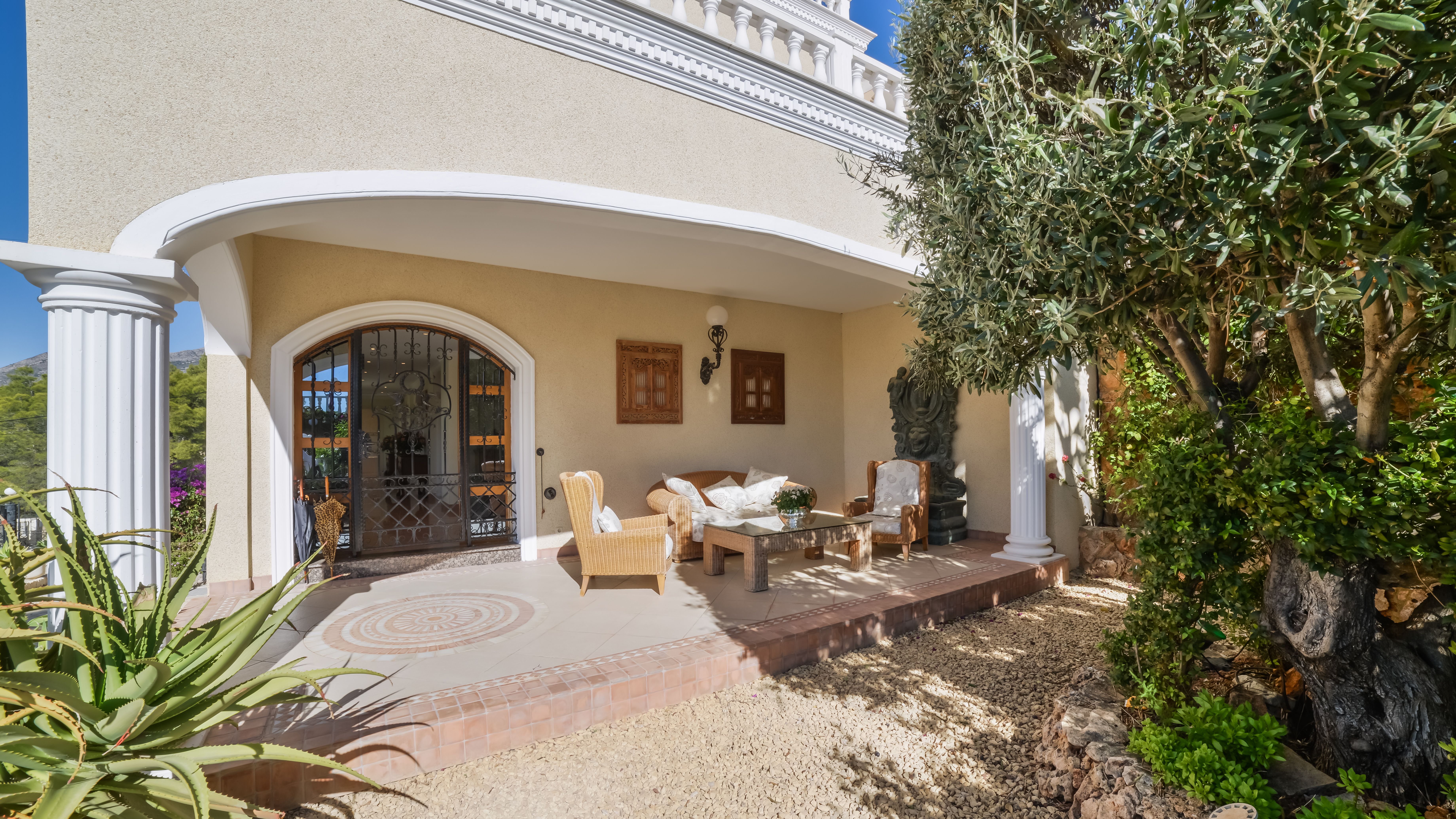  Chalet en venta directa con Plusvillas – C24017* – Villa con 2 dormitorios y 2 baños en Altea, (Costa Blanca), zona Pueblo 