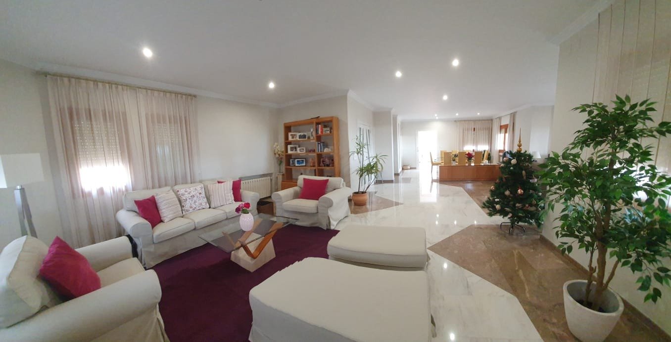  Chalet en venta directa con Plusvillas – C23088* – Villa con 5 dormitorios y 5 baños en Calpe, (Costa Blanca), zona Calpe 