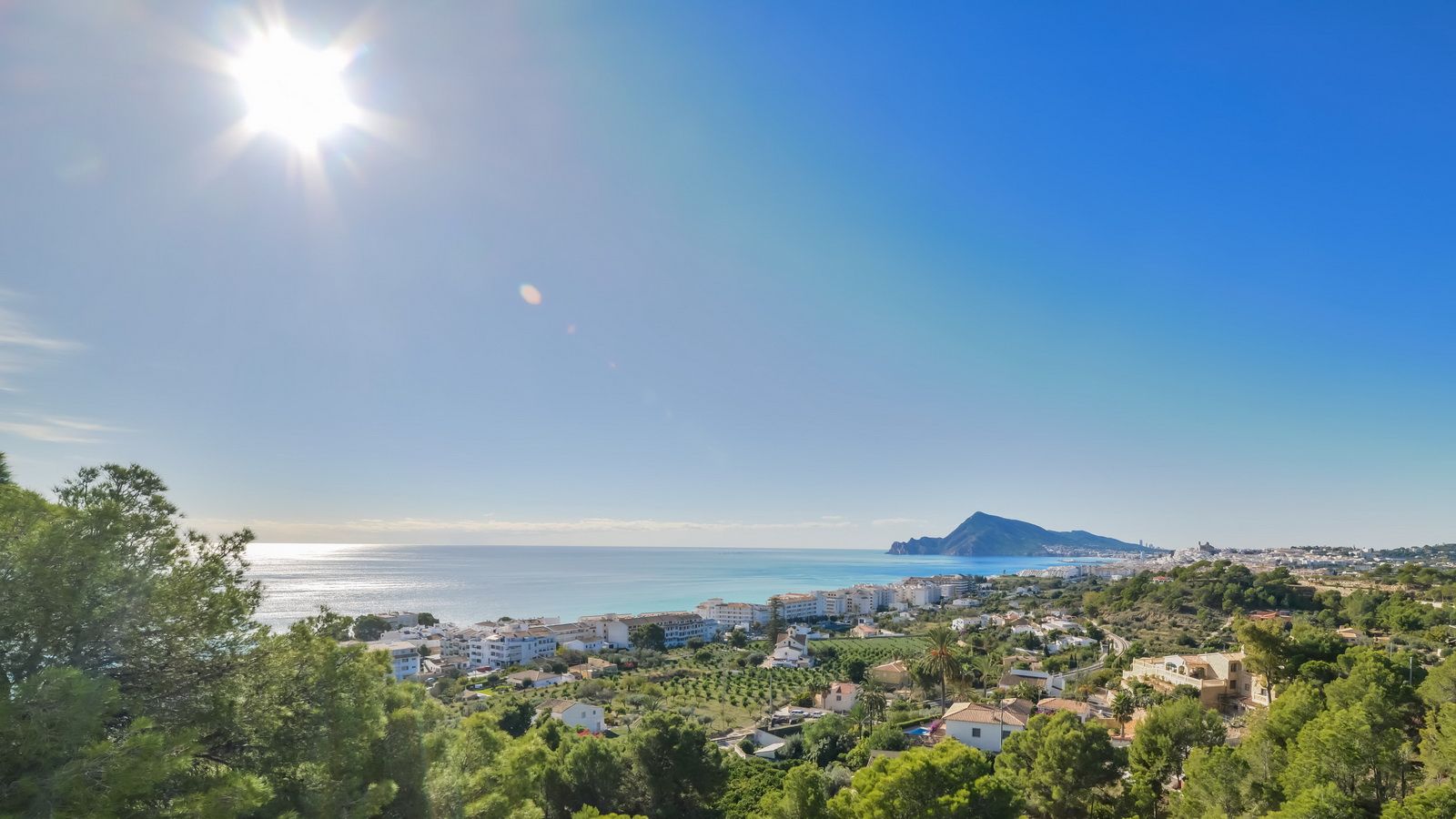  Chalet en venta directa con Plusvillas – C24017* – Villa con 2 dormitorios y 2 baños en Altea, (Costa Blanca), zona Pueblo 