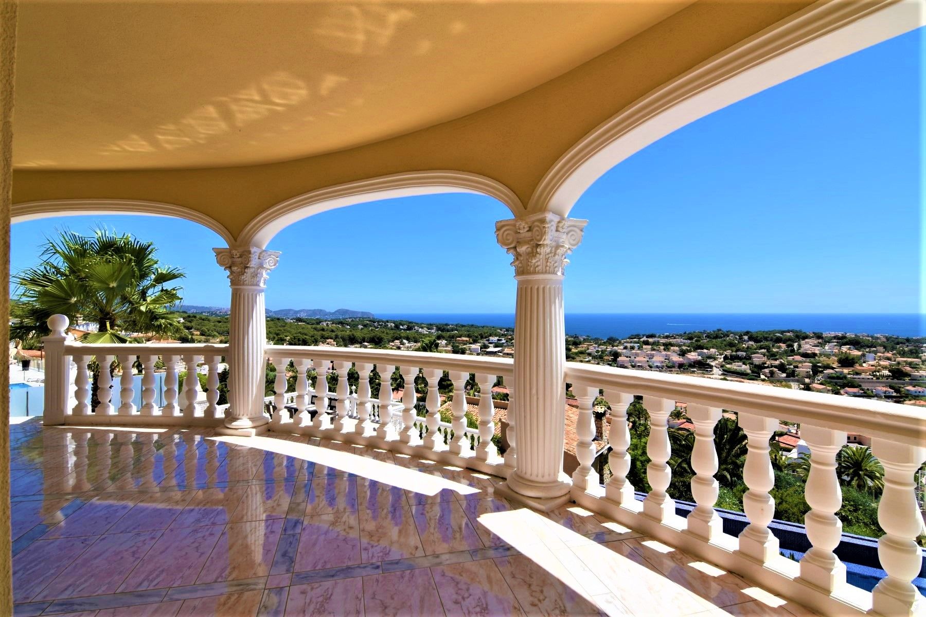  Chalet en venta directa con Plusvillas – C20008* – Villa con 4 dormitorios y 4 baños en Calpe, (Costa Blanca), zona Tosal de la Cometa 