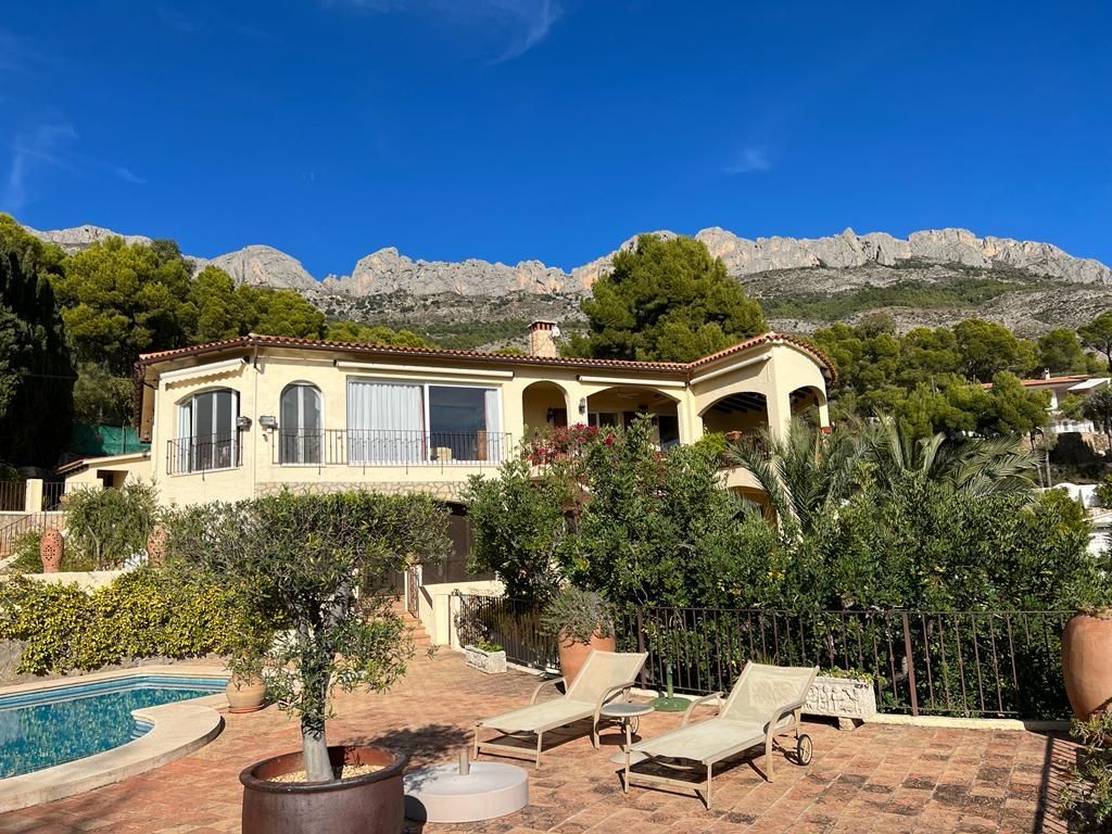  Chalet en venta directa con Plusvillas – C16301* – Villa con 5 dormitorios y 5 baños en Altea la Vella, (Costa Blanca), zona  