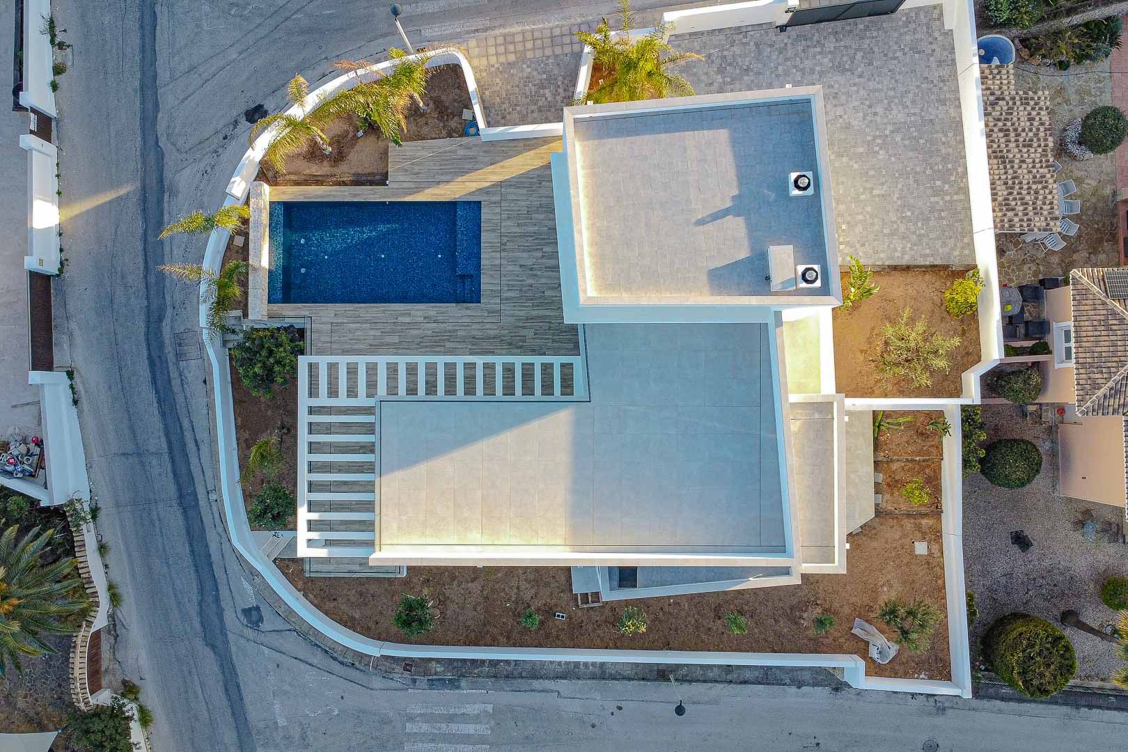  Villa en vente directe avec Plusvillas- C47*-Villa neuve avec 4 chambres et vue sur la mer à Moraira (Costa Blanca) 