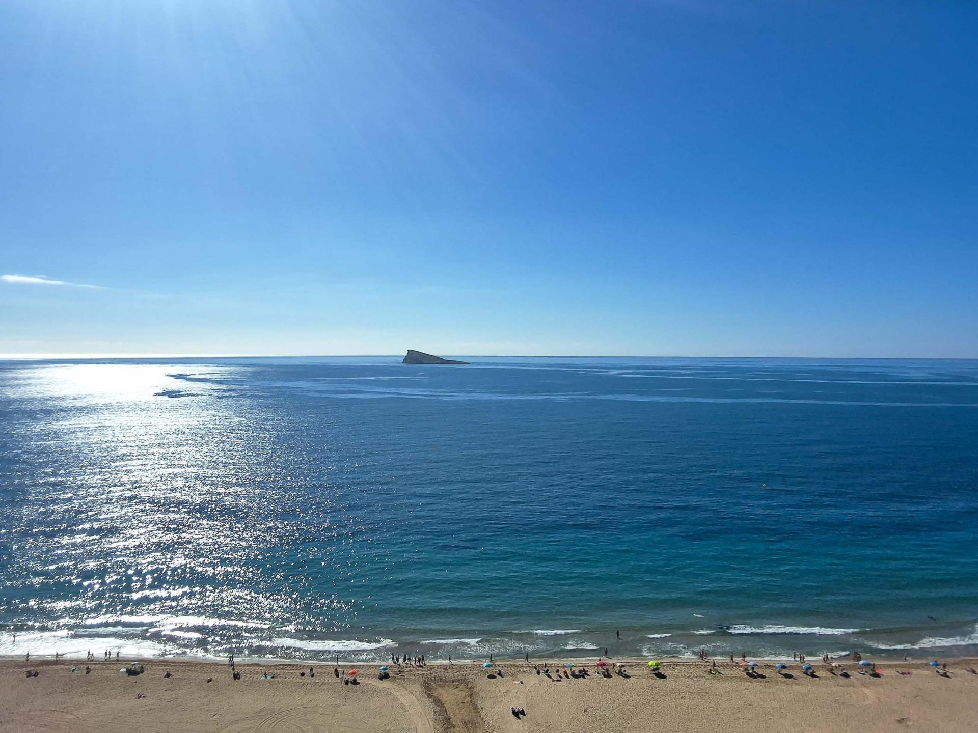  Apartamento en venta directa con Plusvillas – A17540* – Bonito apartamento de 2 dormitorios y 2 baños., (Costa Blanca), zona Benidorm 