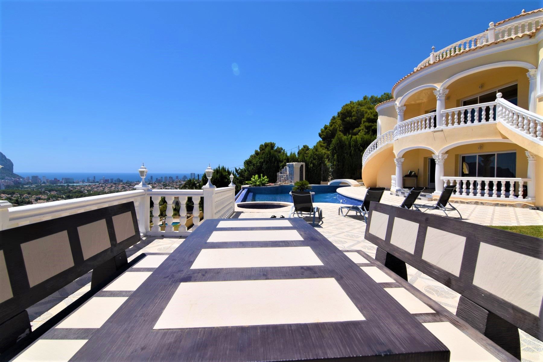  Chalet en venta directa con Plusvillas – C20008* – Villa con 4 dormitorios y 4 baños en Calpe, (Costa Blanca), zona Tosal de la Cometa 