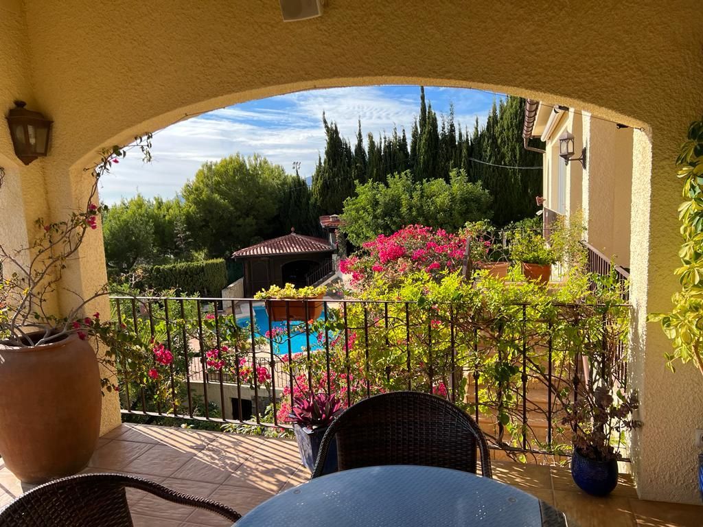  Chalet en venta directa con Plusvillas – C16301* – Villa con 5 dormitorios y 5 baños en Altea la Vella, (Costa Blanca), zona  