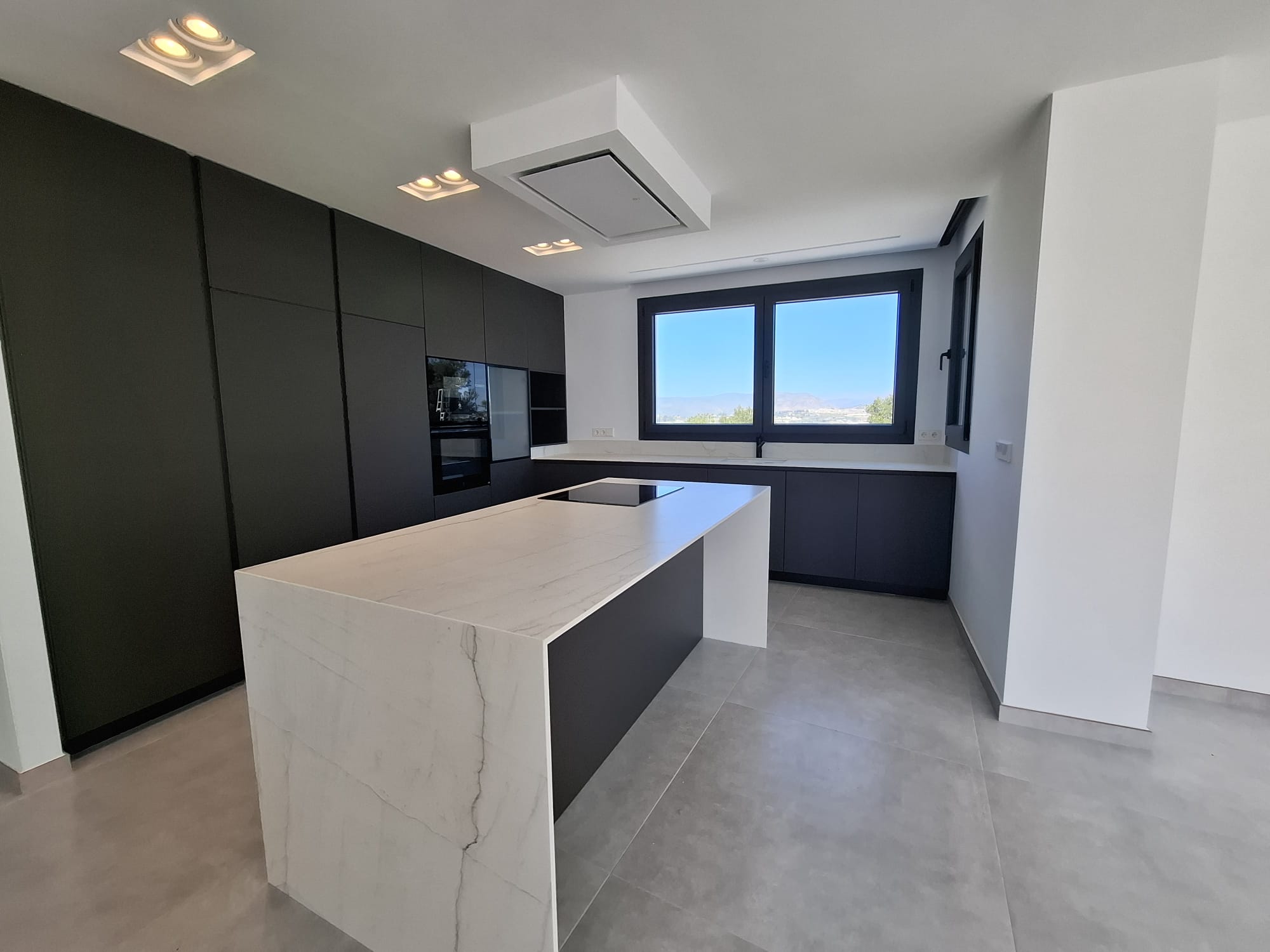  Villa en venta directa con Plusvillas- C47*-Villa de nueva construcción con 4 dormitorios y vistas al mar en Moraira (Costa Blanca) 