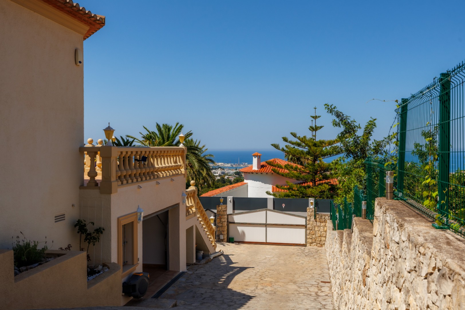  Chalet en venta directa con Plusvillas – C36305* – Villa con 3 dormitorios y 2 baños en Denia, (Costa Blanca), zona Montgo 