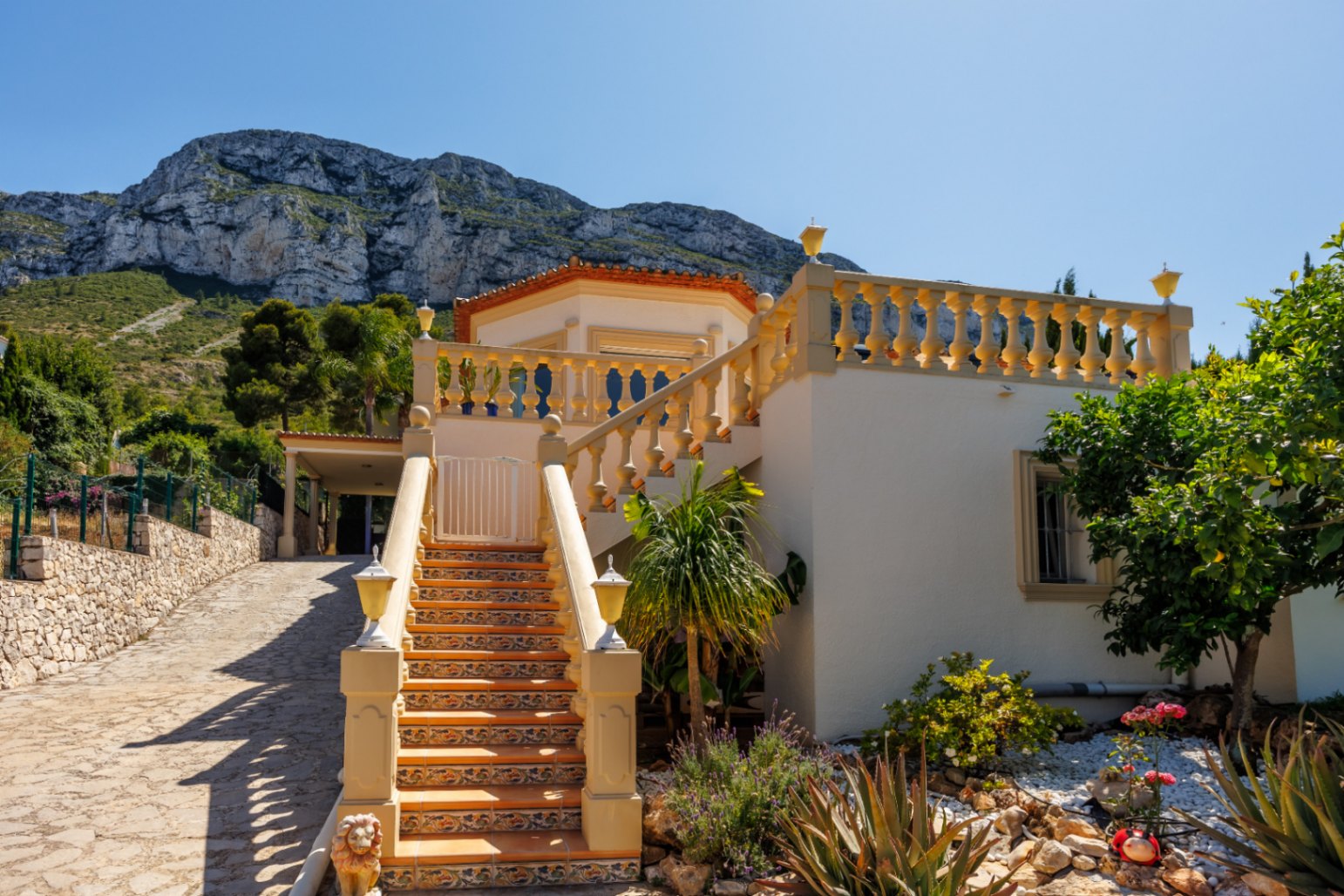  Chalet en venta directa con Plusvillas – C36305* – Villa con 3 dormitorios y 2 baños en Denia, (Costa Blanca), zona Montgo 