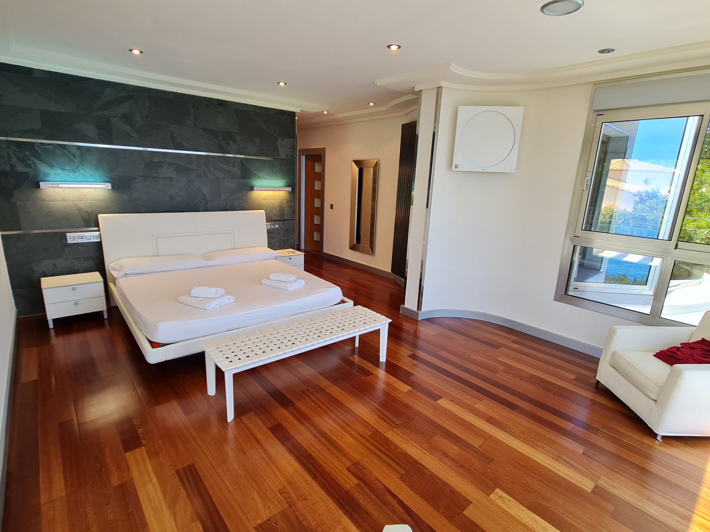  Chalet en venta con Plusvillas -C585- Villa en primera linea en Benissa Costa 