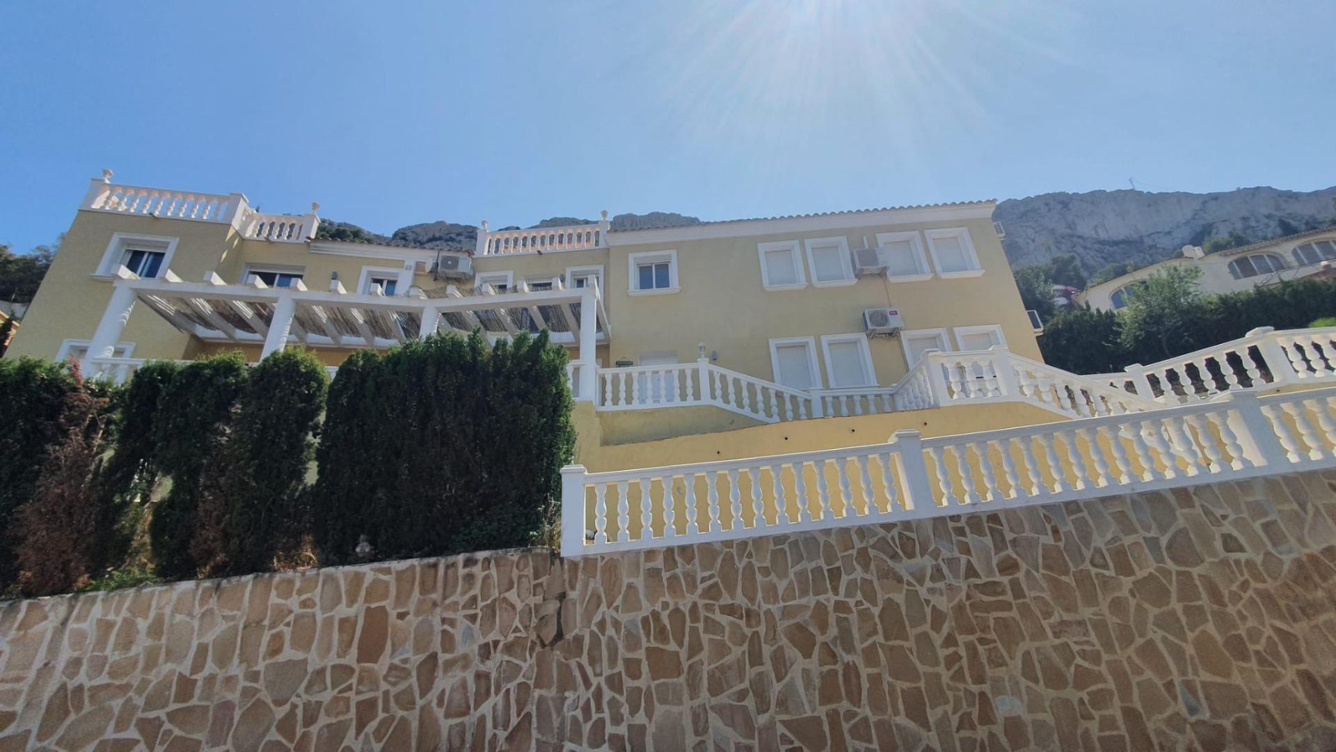  Chalet en venta directa con Plusvillas – C23100* – Villa con 8 dormitorios y 8 baños en Calpe, (Costa Blanca), zona Maryvilla 