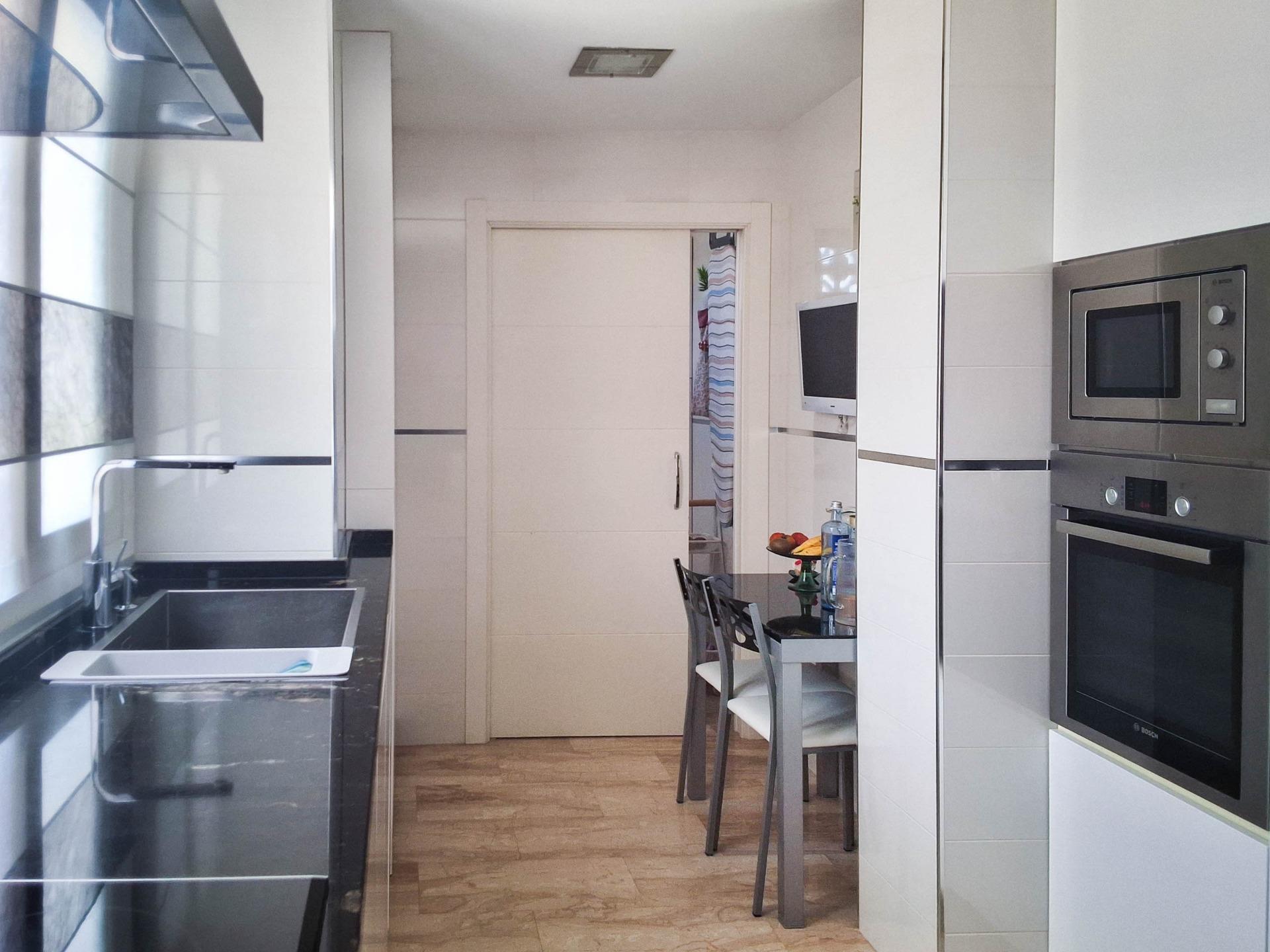  Apartamento en venta directa con Plusvillas – A17540* – Bonito apartamento de 2 dormitorios y 2 baños., (Costa Blanca), zona Benidorm 