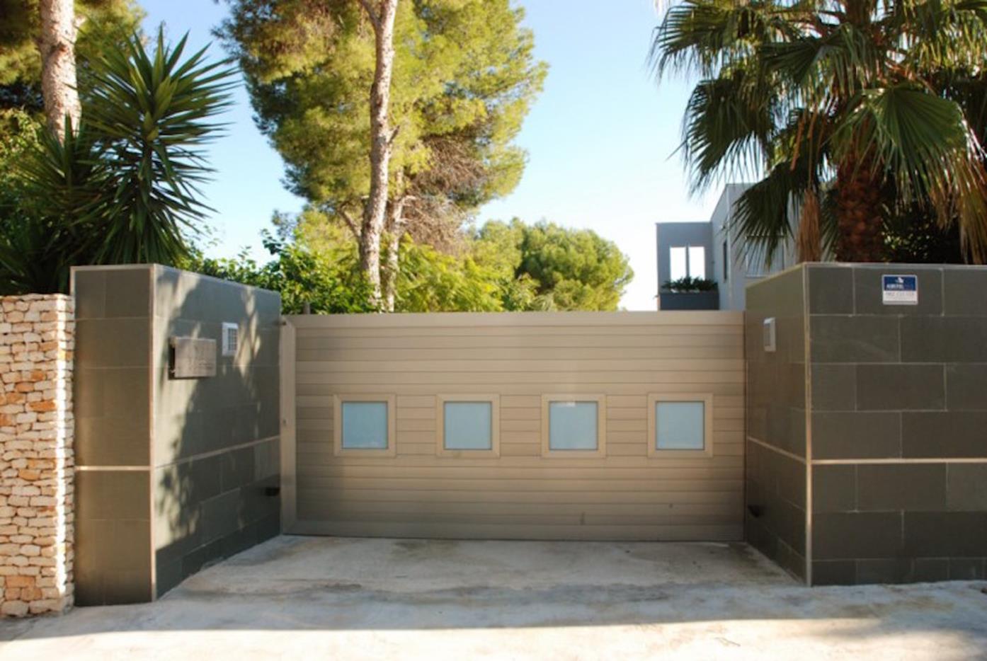  Chalet en venta con Plusvillas -C585- Villa en primera linea en Benissa Costa 