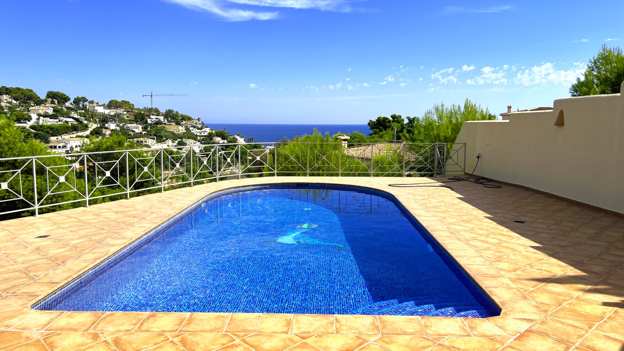  Chalet en venta directa con Plusvillas – C4166* – Villa con 6 dormitorios y 4 baños en Benissa Costa, (Costa Blanca), zona Baladrar 