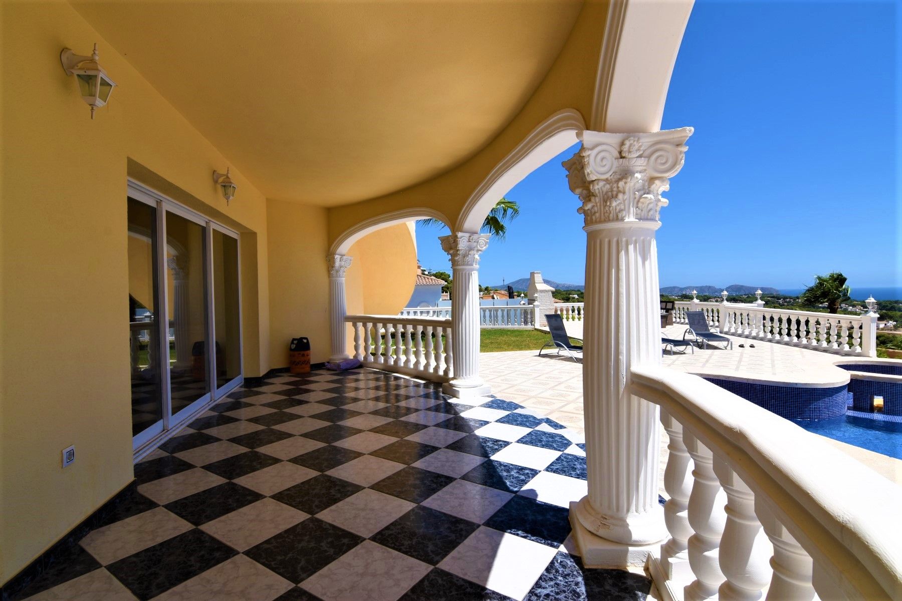  Chalet en venta directa con Plusvillas – C20008* – Villa con 4 dormitorios y 4 baños en Calpe, (Costa Blanca), zona Tosal de la Cometa 