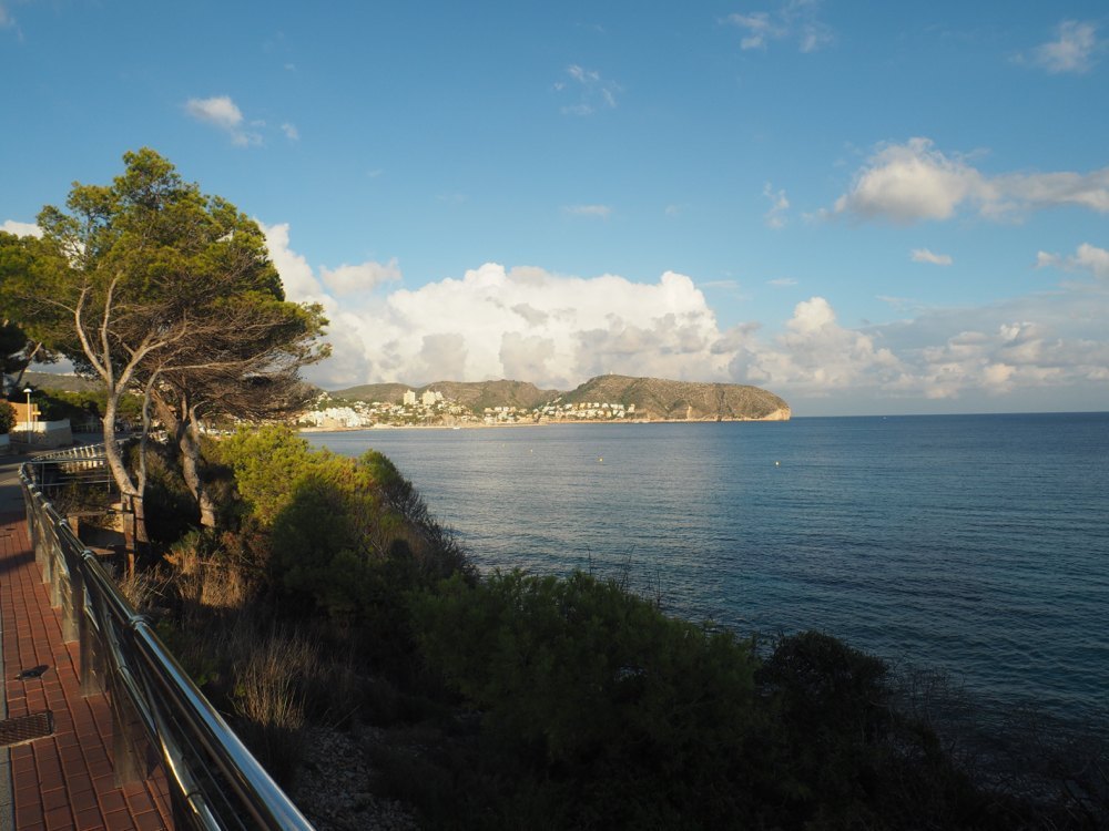  Chalet en venta directa con Plusvillas – C19015* – Villa con 4 dormitorios y 3 baños en Moraira-Teulada, (Costa Blanca), zona Benimeit 