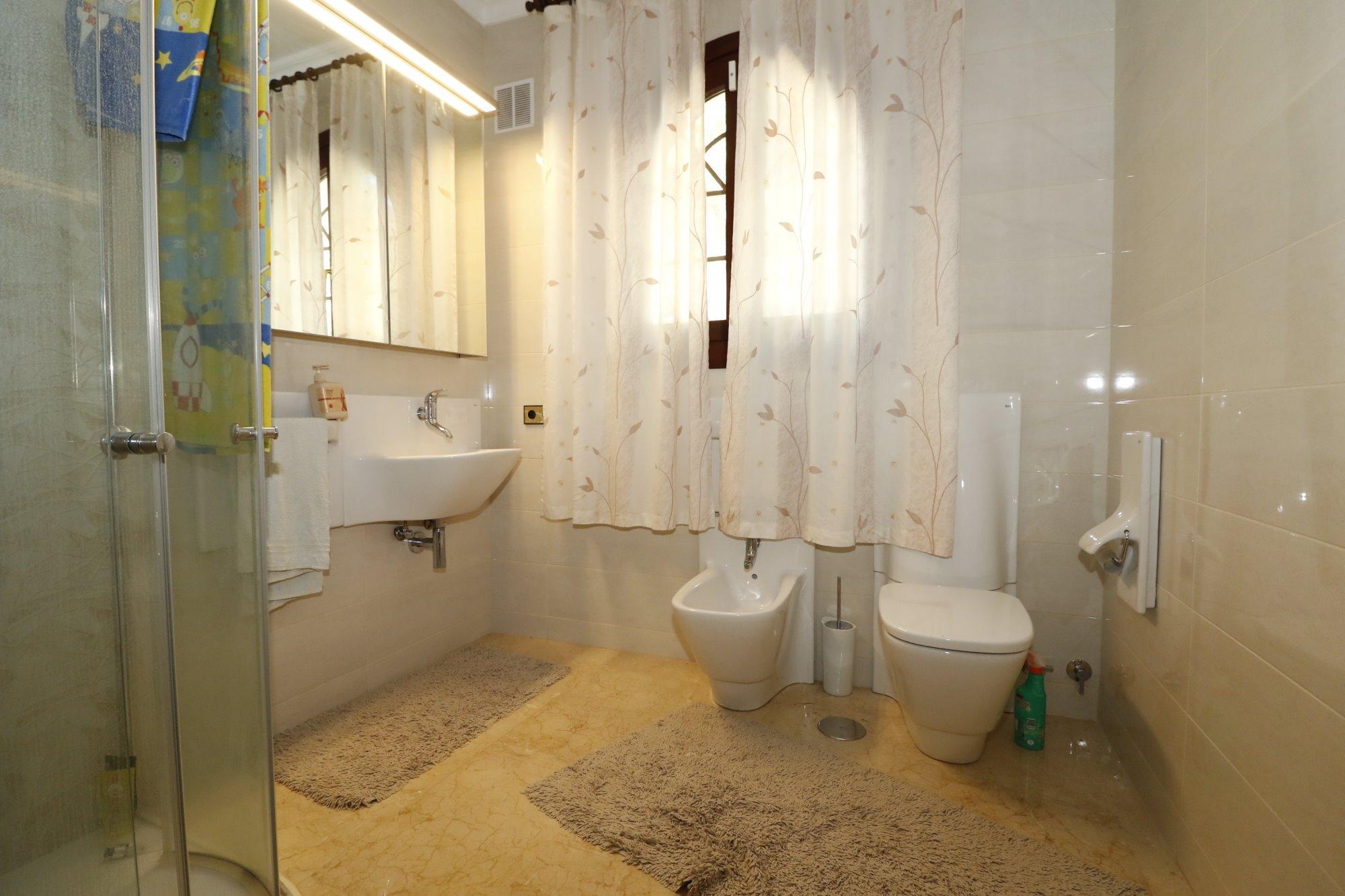  Chalet en venta directa con Plusvillas – C13001* – Villa con 4 dormitorios y 4 baños en Altea, (Costa Blanca), zona Marina Baja 