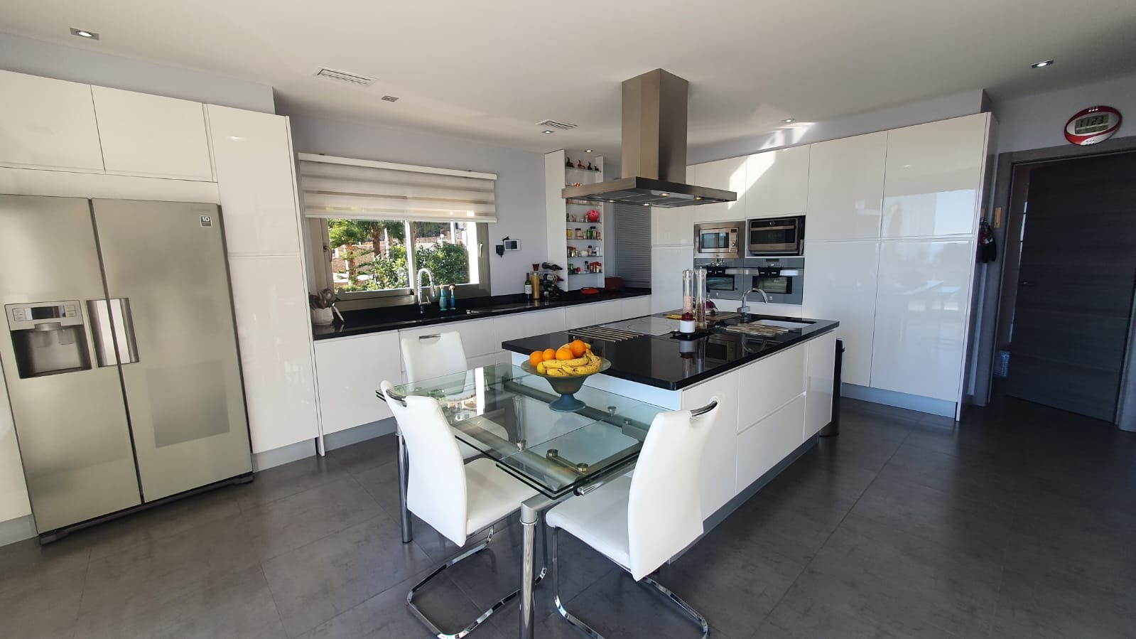  Chalet en venta directa con Plusvillas – C23077* – Villa con 5 dormitorios y 8 baños en Calpe, (Costa Blanca), zona Maryvilla 