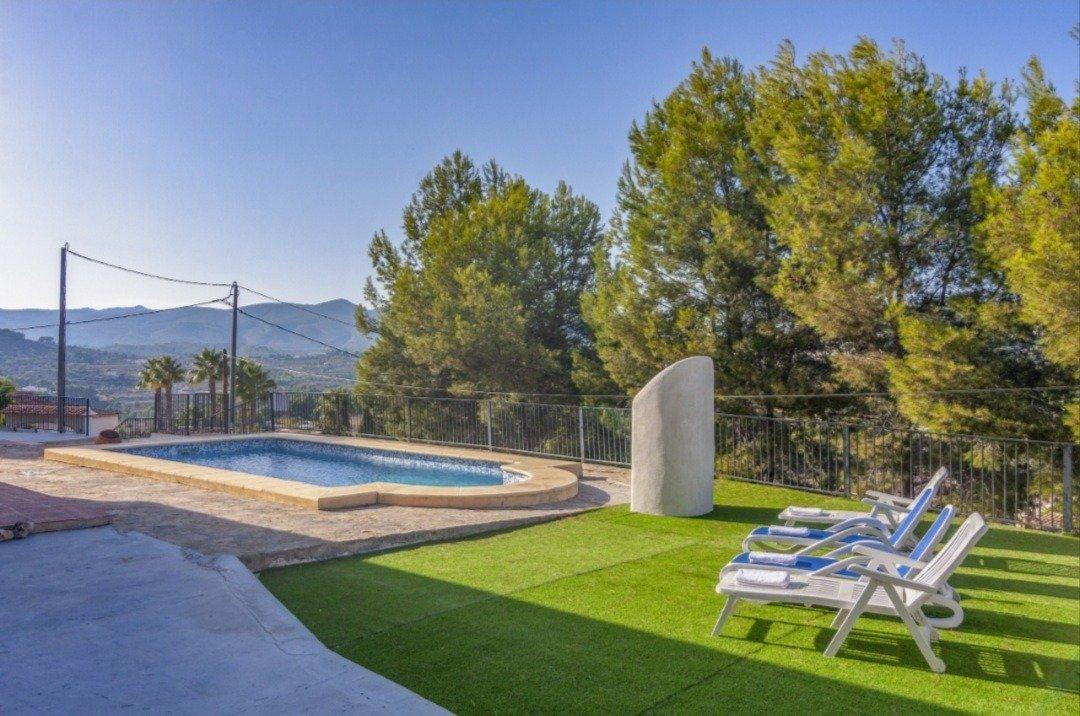  Chalet en venta directa con Plusvillas – C26041* – Villa con 3 dormitorios y 1 baños en Calpe, (Costa Blanca), zona  
