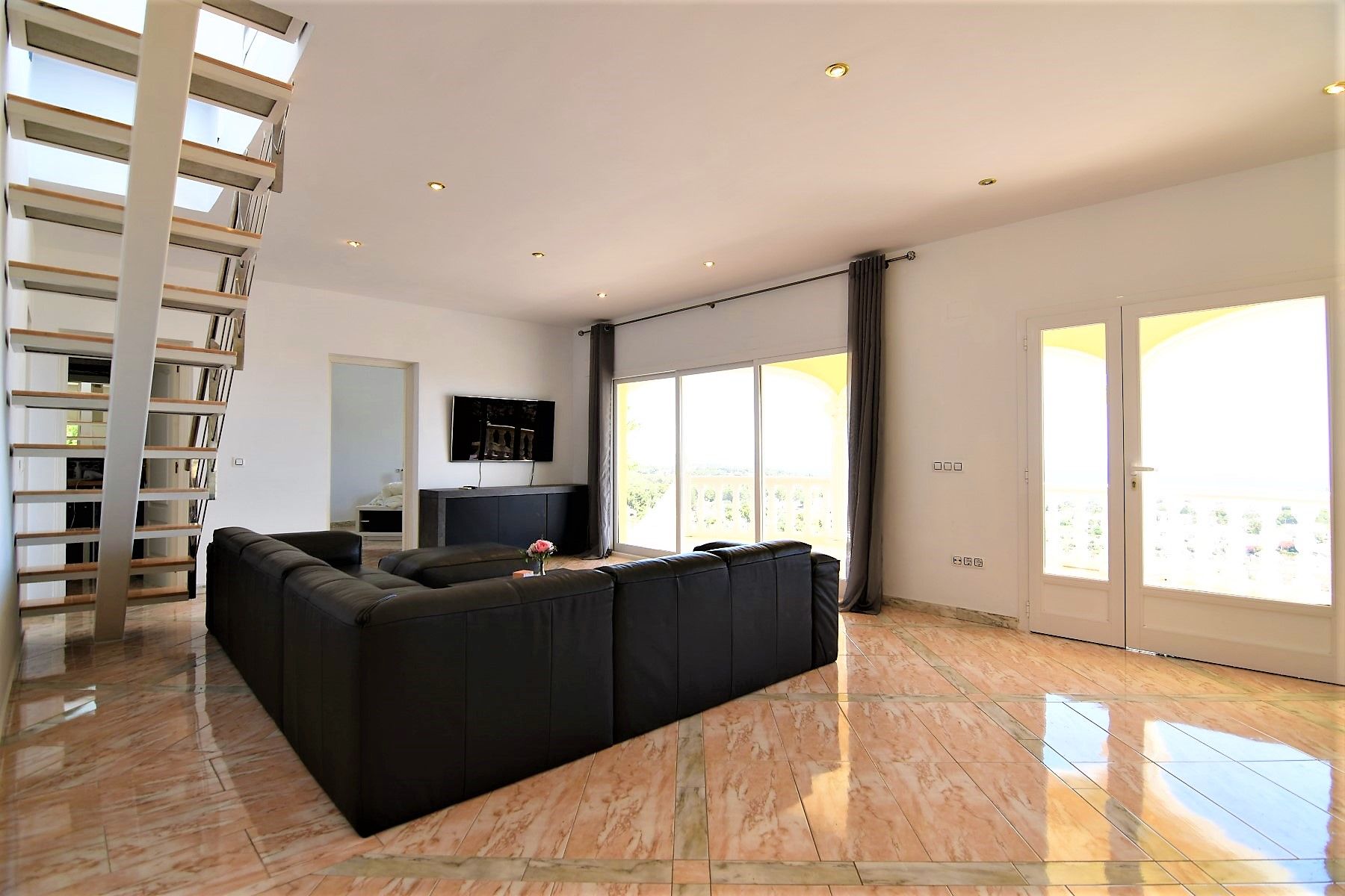  Chalet en venta directa con Plusvillas – C20008* – Villa con 4 dormitorios y 4 baños en Calpe, (Costa Blanca), zona Tosal de la Cometa 