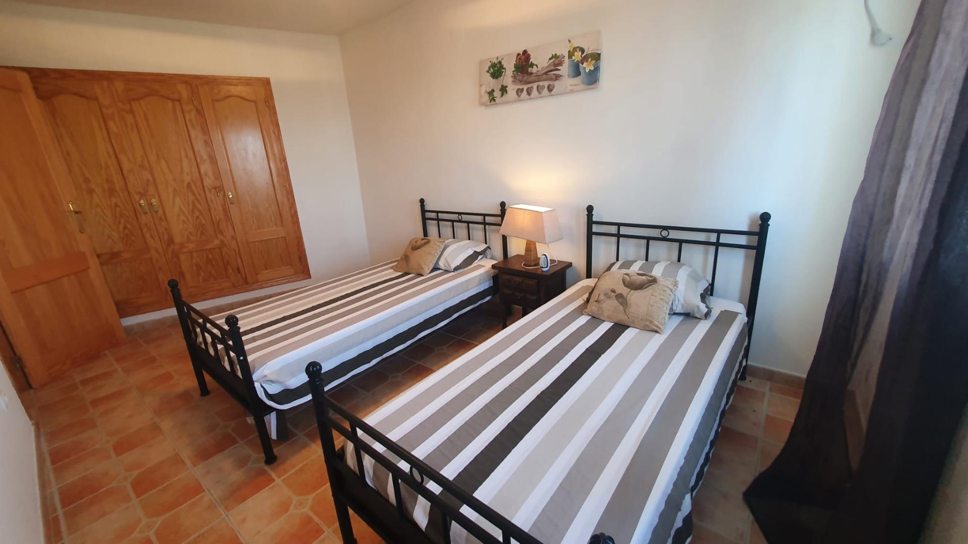  Chalet en venta directa con Plusvillas – C23100* – Villa con 8 dormitorios y 8 baños en Calpe, (Costa Blanca), zona Maryvilla 