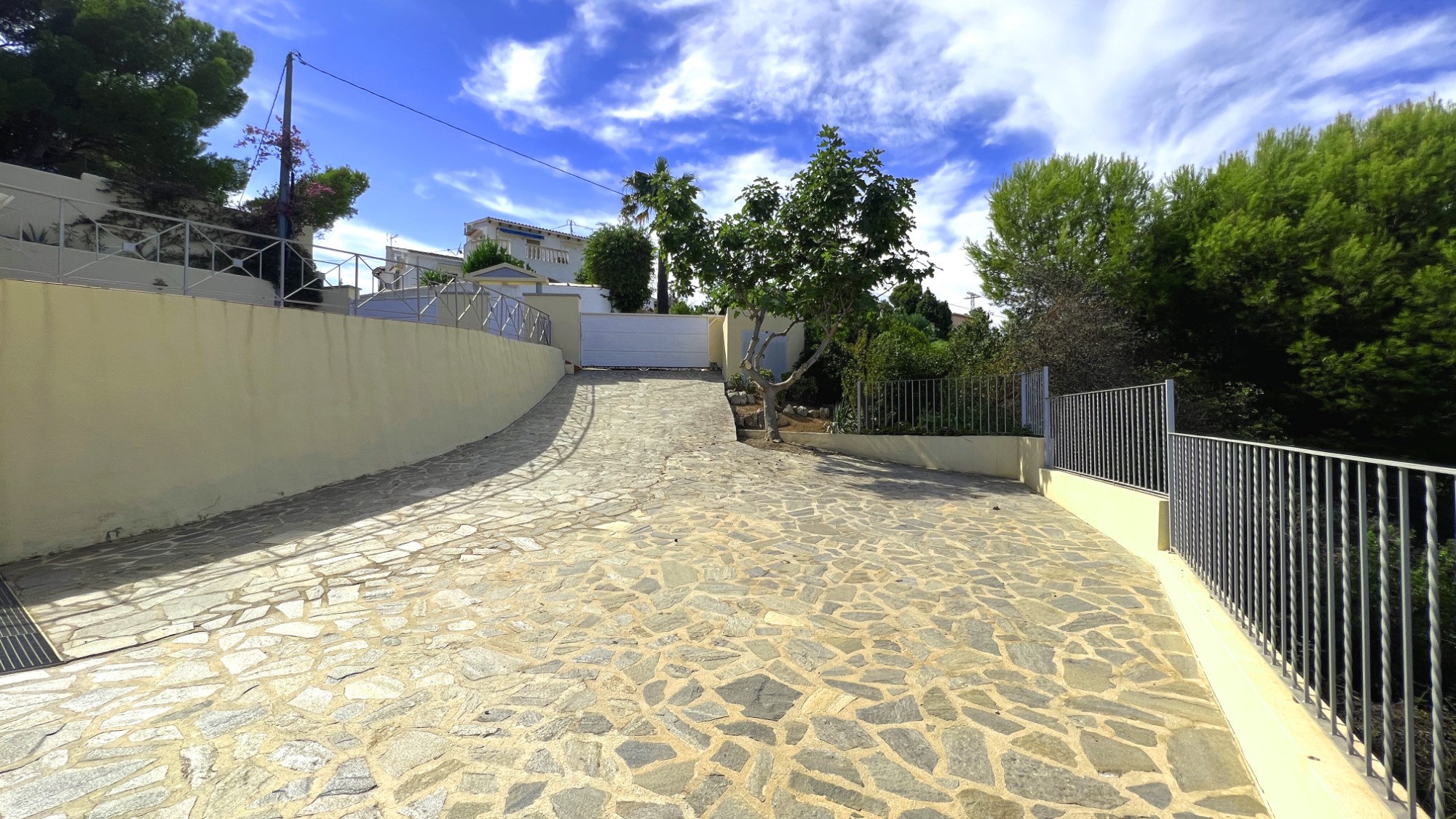  Chalet en venta directa con Plusvillas – C4166* – Villa con 6 dormitorios y 4 baños en Benissa Costa, (Costa Blanca), zona Baladrar 