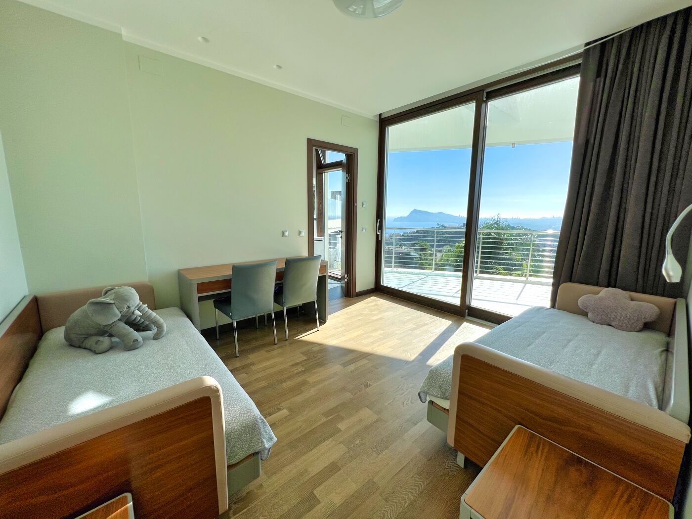  Chalet en venta directa con Plusvillas – C13031* – Villa con 5 dormitorios y 5 baños en Altea Hills, (Costa Blanca), zona Altea Hills 