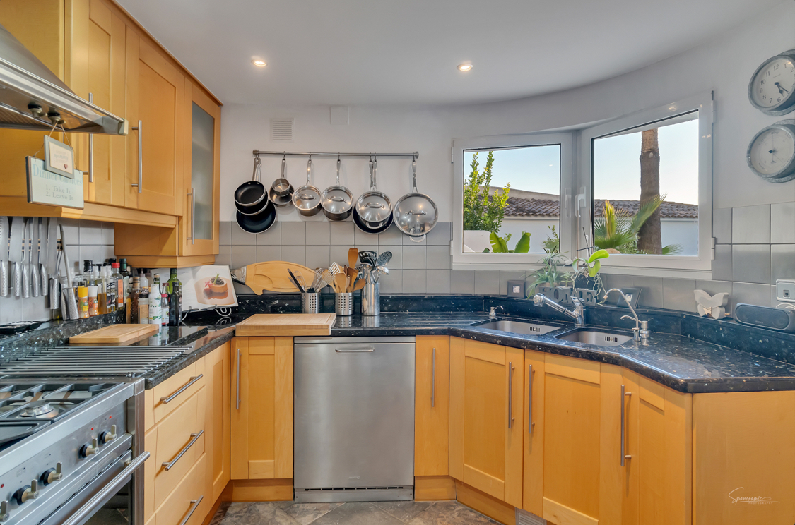  Chalet en venta directa con Plusvillas – C4149* – Villa con 5 dormitorios y 4 baños en Moraira, (Costa Blanca), zona Alcasar 