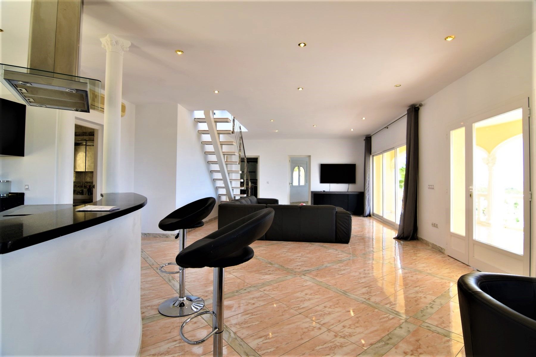  Chalet en venta directa con Plusvillas – C20008* – Villa con 4 dormitorios y 4 baños en Calpe, (Costa Blanca), zona Tosal de la Cometa 