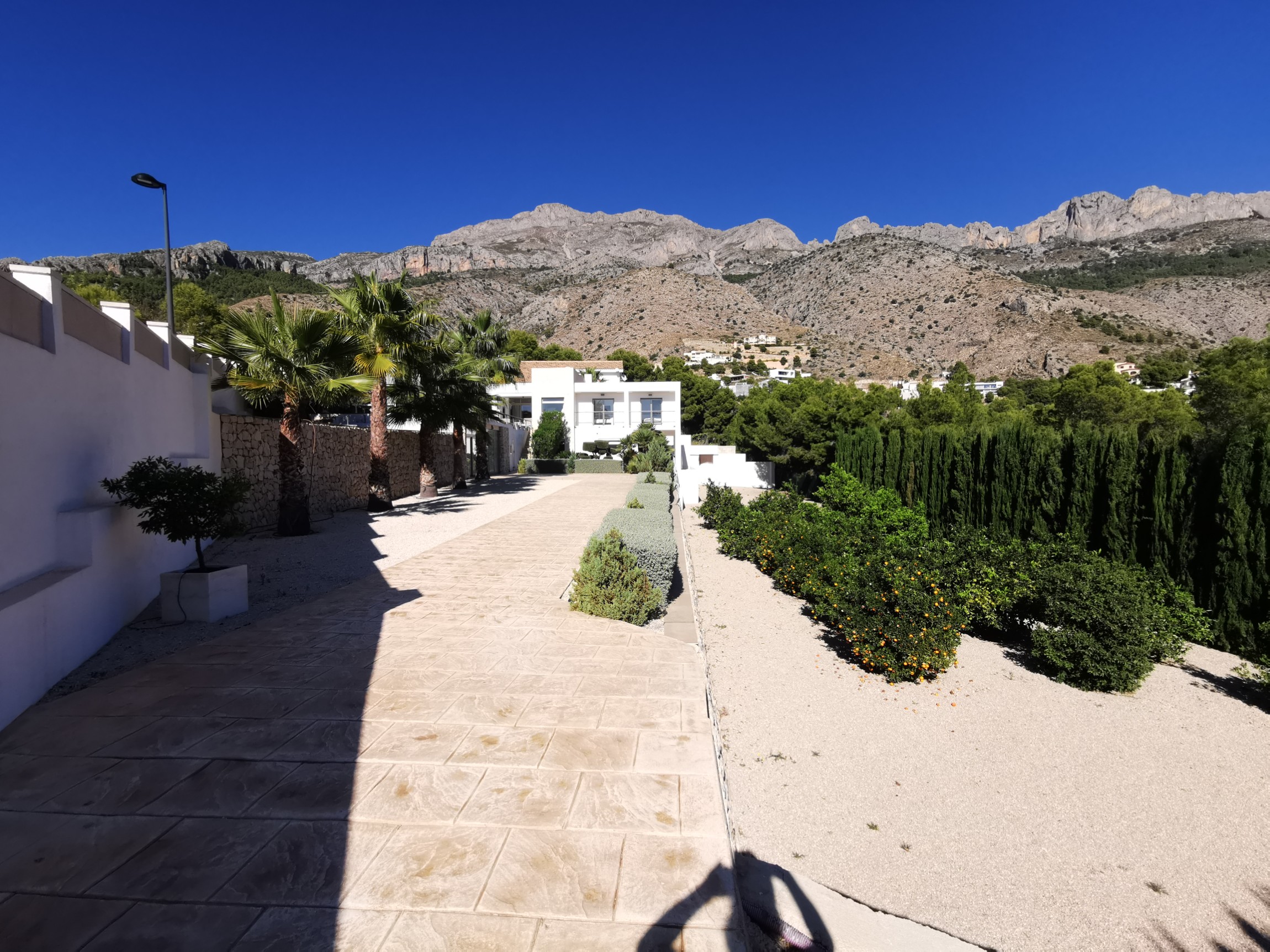  Villa en venta directa con PLUSVILLAS -C991- Villa de 5 dormitorios y 5 baños en Altea  