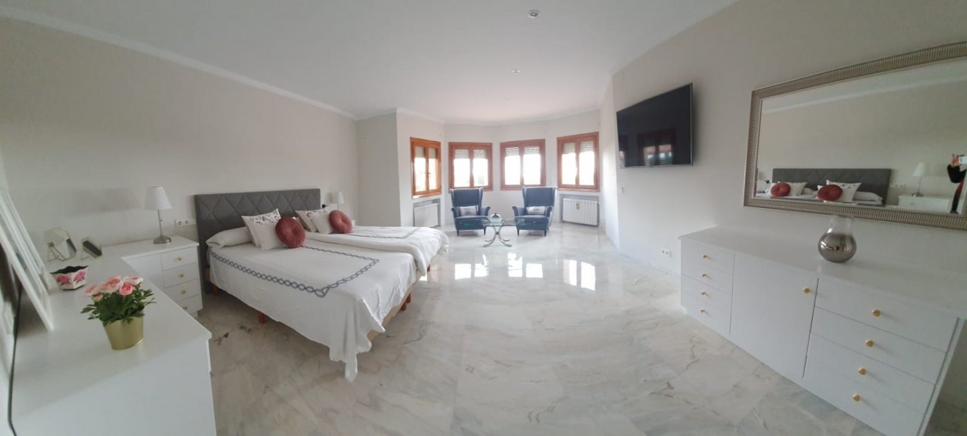  Chalet en venta directa con Plusvillas – C23088* – Villa con 5 dormitorios y 5 baños en Calpe, (Costa Blanca), zona Calpe 