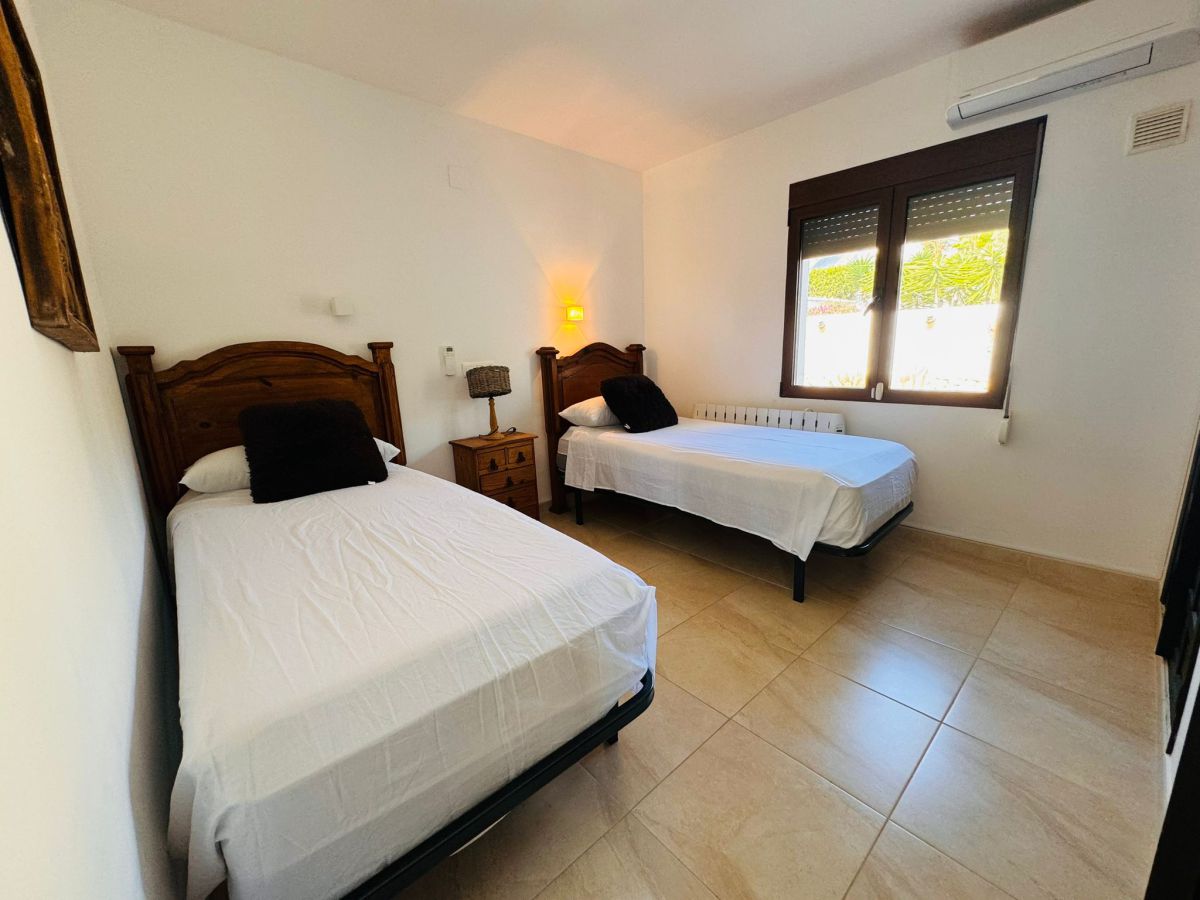  Chalet en venta directa con Plusvillas – C38019* – Villa con 3 dormitorios y 2 baños en Benissa, (Costa Blanca), zona La Fustera 