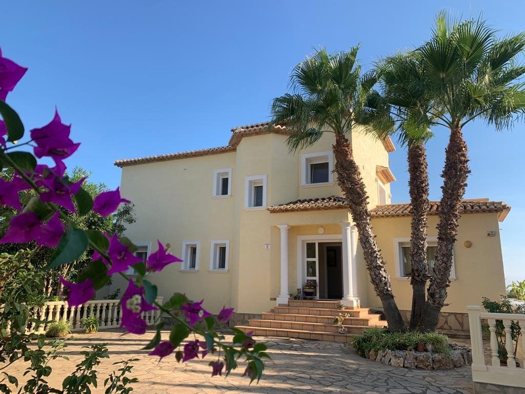  Chalet en venta directa con Plusvillas – C23048* – Villa con 4 dormitorios y 3 baños en Calpe, (Costa Blanca), zona Garduix 