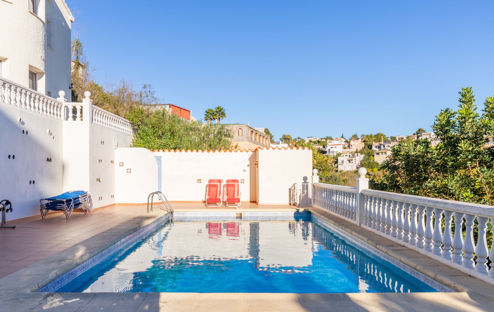  Chalet en venta directa con Plusvillas – C27022* – Villa con 4 dormitorios y 3 baños en Benitachell, (Costa Blanca), zona Cumbre del Sol 