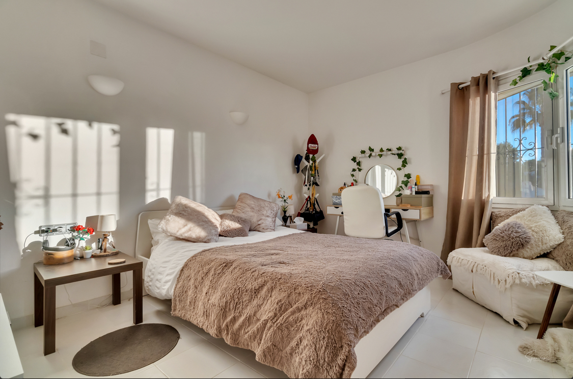  Chalet en venta directa con Plusvillas – C4149* – Villa con 5 dormitorios y 4 baños en Moraira, (Costa Blanca), zona Alcasar 