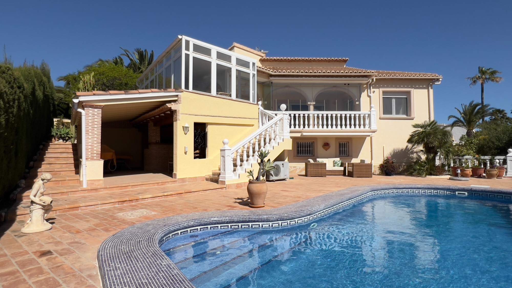  Chalet en venta directa con Plusvillas – C4152* – Villa con 5 dormitorios y 5 baños en Calpe, (Costa Blanca), zona Calpe 