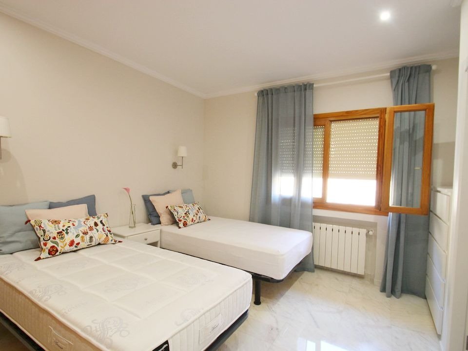  Chalet en venta directa con Plusvillas – C23088* – Villa con 5 dormitorios y 5 baños en Calpe, (Costa Blanca), zona Calpe 