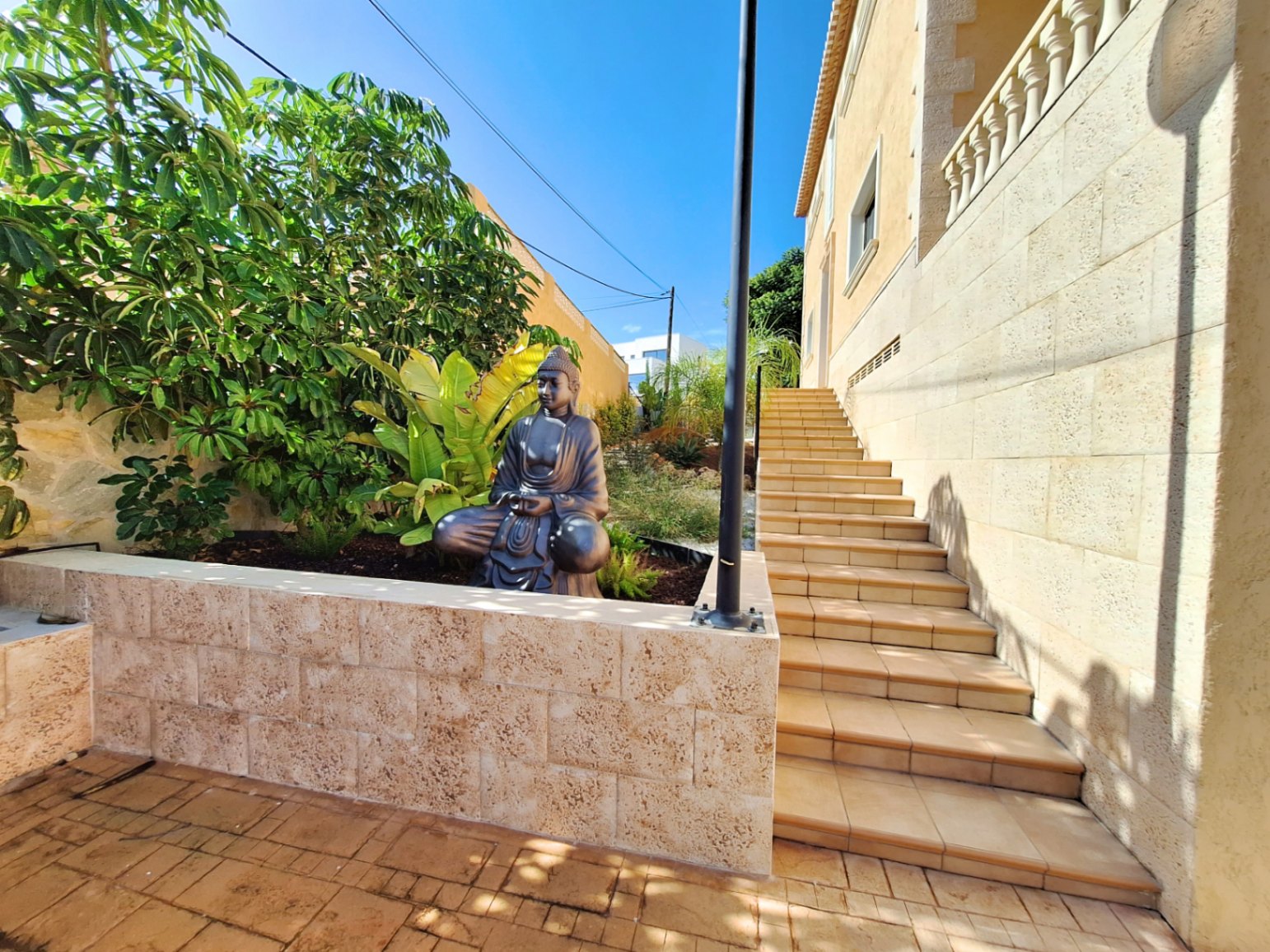  Chalet en venta directa con Plusvillas – C35041* – Villa con 6 dormitorios y 4 baños en Calpe, (Costa Blanca), zona Zona Residencial 